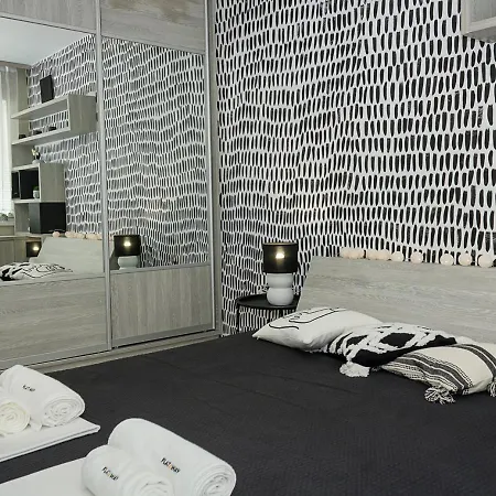 Black & White -1bd Flat In Center By Flat Mаnager Appartamento Varna