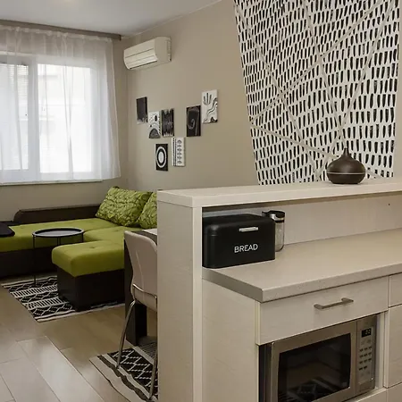 Apartman Black & White -1bd Flat In Center By Flat Mаnager