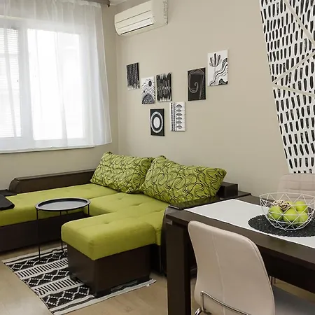 Apartment Black & White -1bd Flat In Center By Flat Mаnager